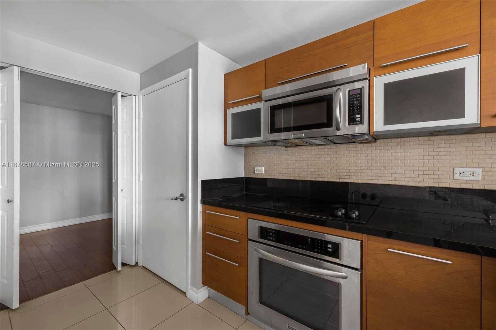 253 NE 2nd St 3309 + DEN