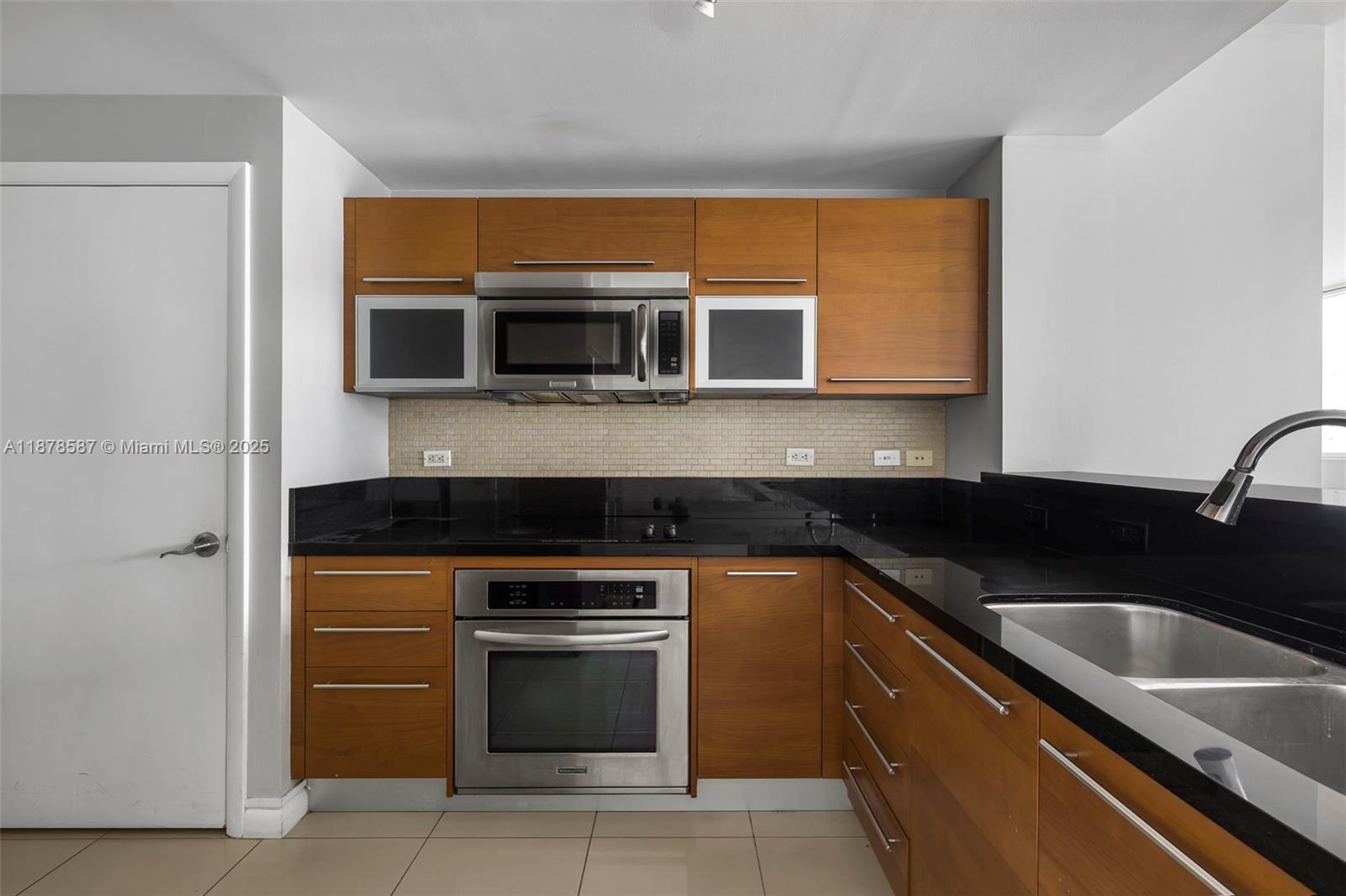 253 NE 2nd St 3309 + DEN