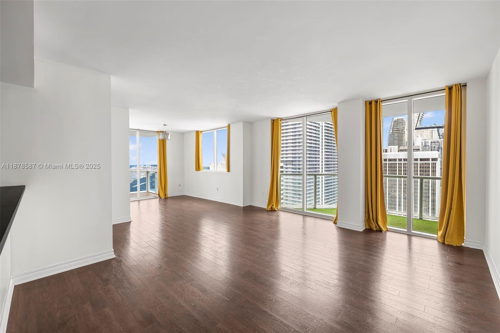 253 NE 2nd St 3309 + DEN