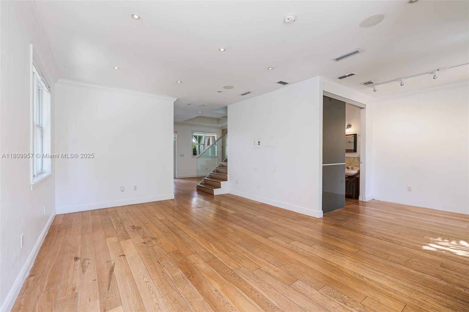 464 Fernwood Rd B
