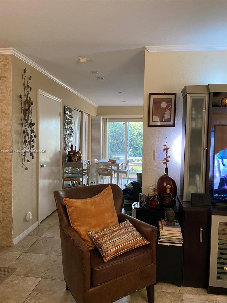 AQUA VISTA TOWNHOMES COND - Residential Lease