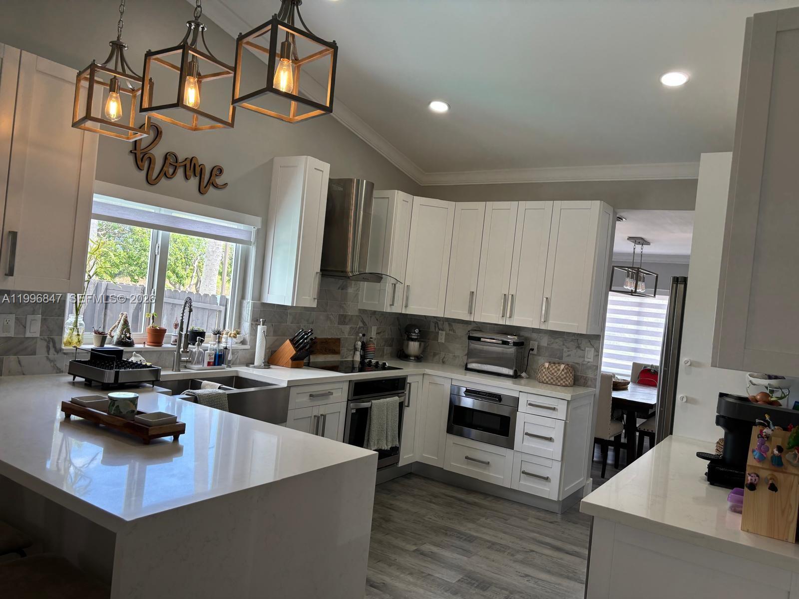 HEFTLER HOMES AT LAGO MAR - Residential