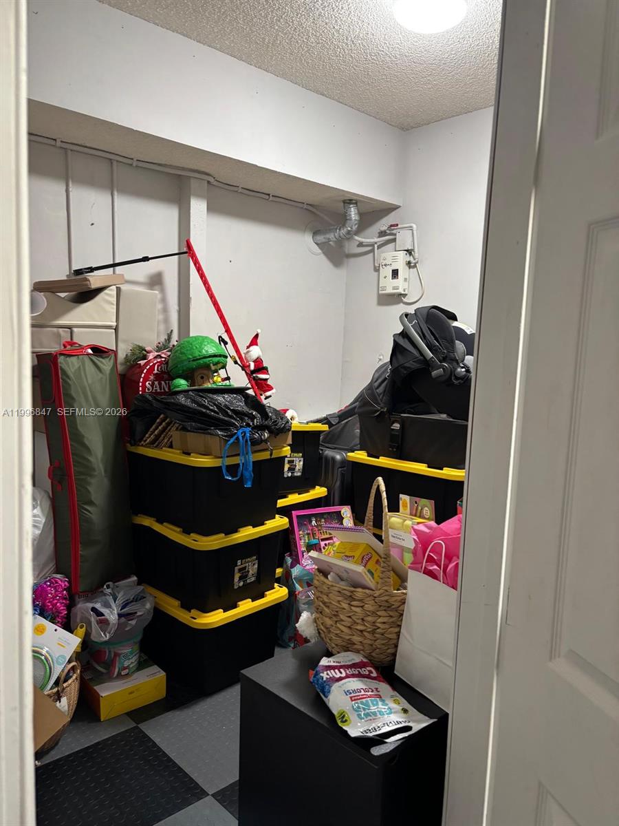 HEFTLER HOMES AT LAGO MAR - Residential