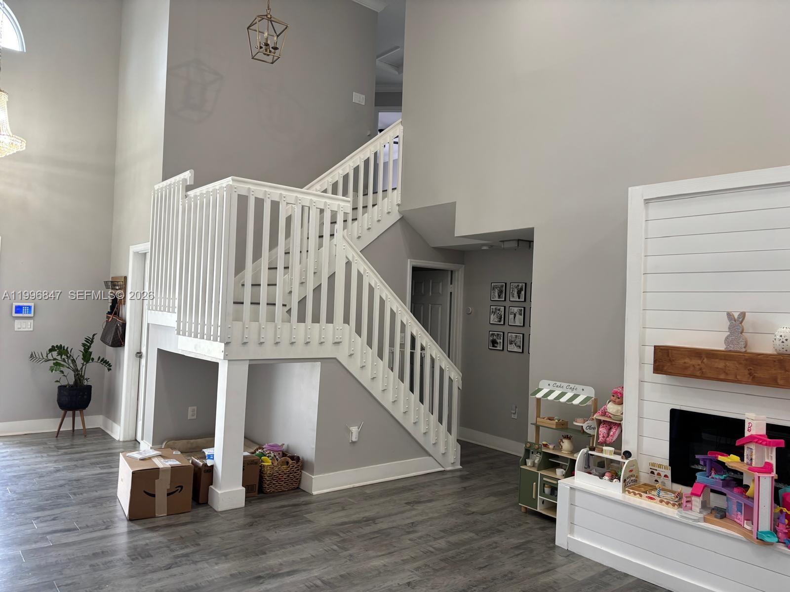 HEFTLER HOMES AT LAGO MAR - Residential