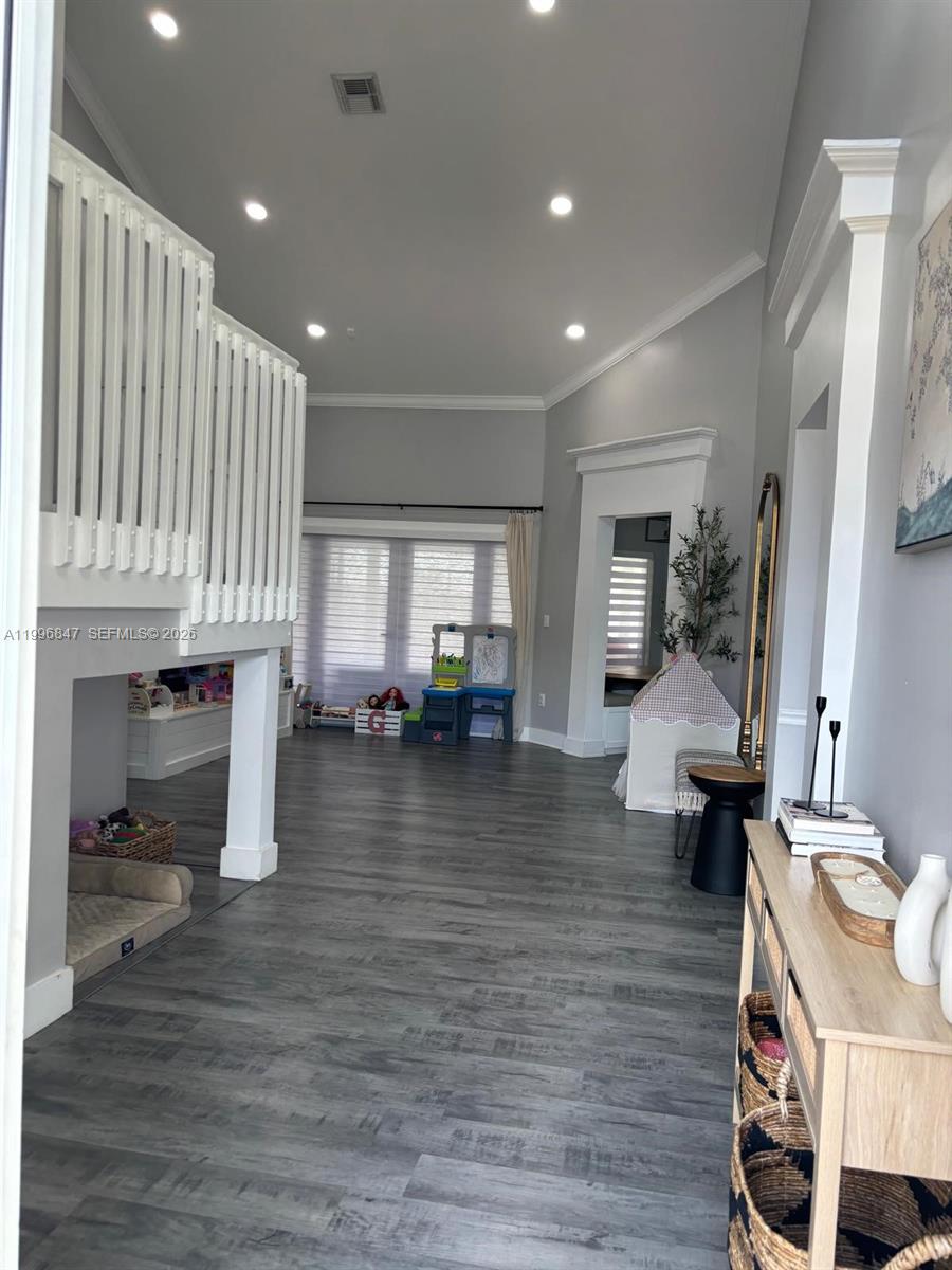 HEFTLER HOMES AT LAGO MAR - Residential