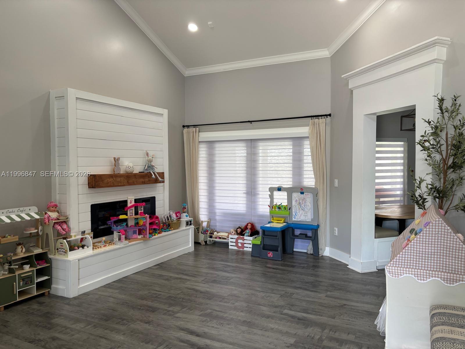 HEFTLER HOMES AT LAGO MAR - Residential