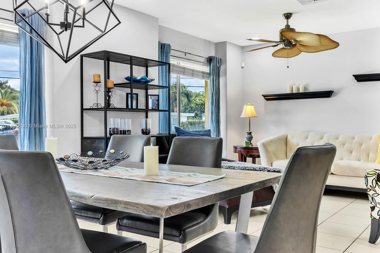 HOLLYWOOD HILLS - Residential
