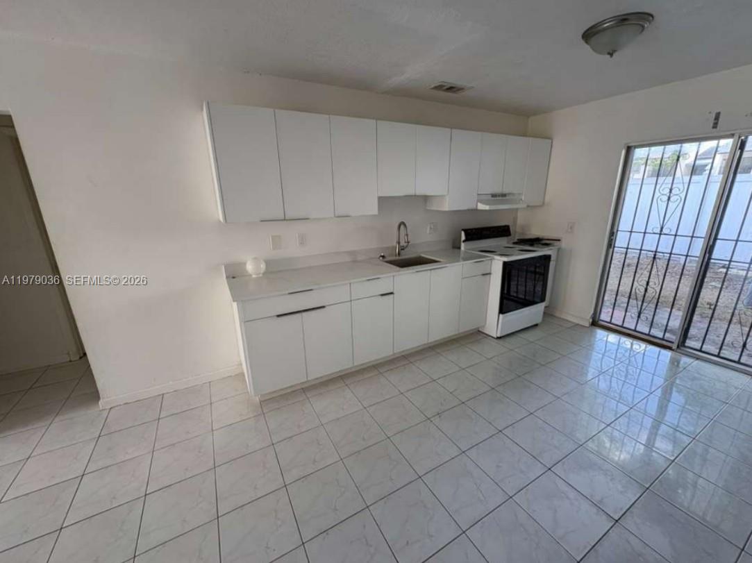 VILLAS OF SUNRISE - Residential Lease