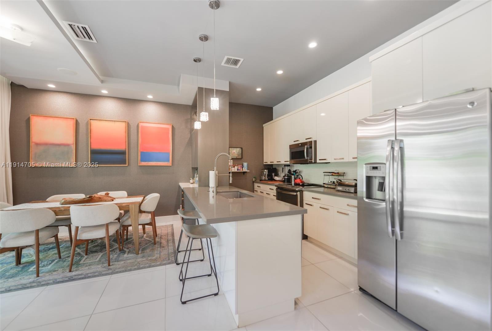 HIDEAWAY COVE CONDOMINIUM - Residential