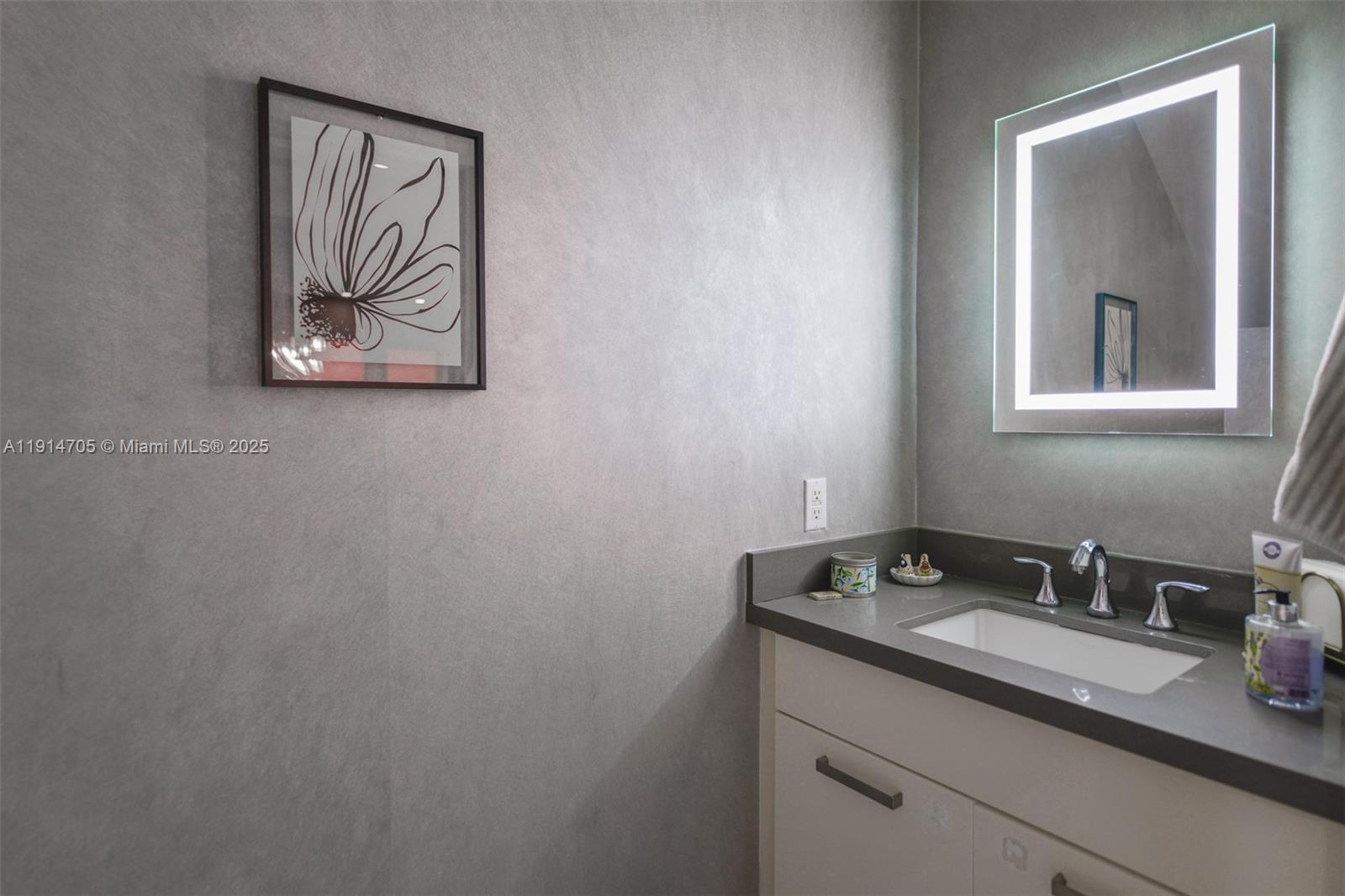 HIDEAWAY COVE CONDOMINIUM - Residential