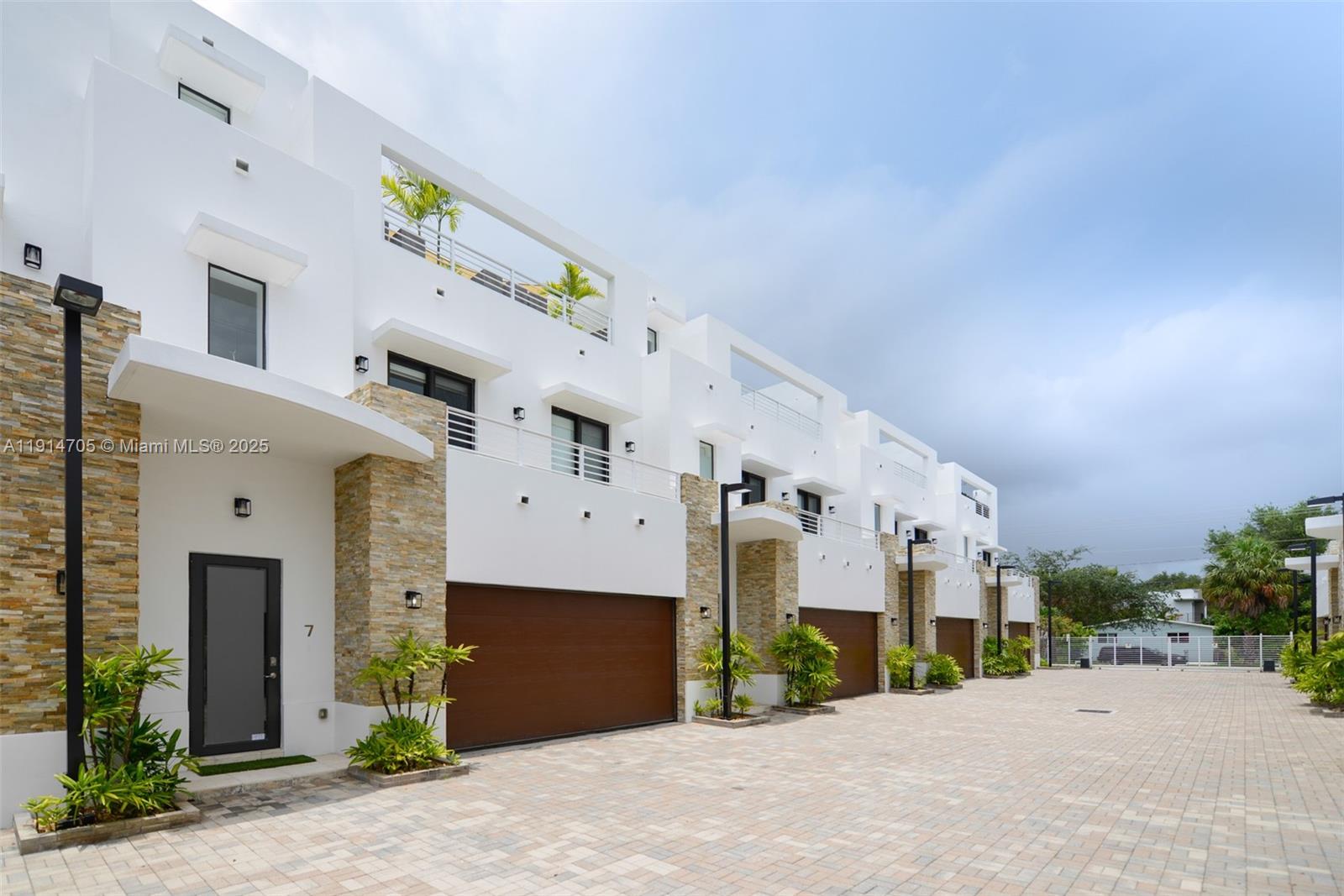 HIDEAWAY COVE CONDOMINIUM - Residential