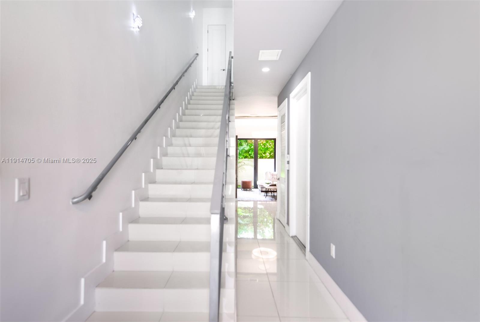 HIDEAWAY COVE CONDOMINIUM - Residential