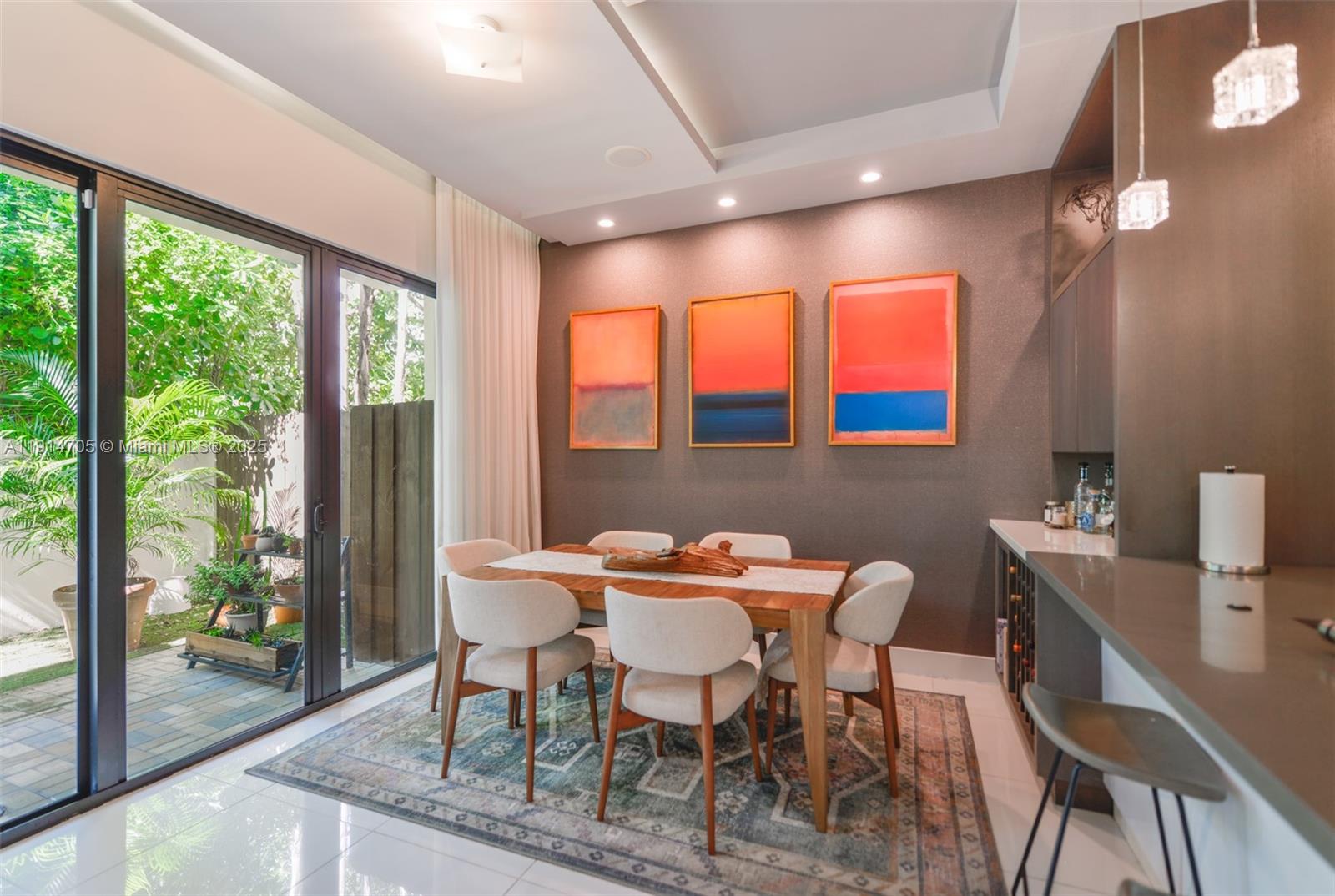 HIDEAWAY COVE CONDOMINIUM - Residential