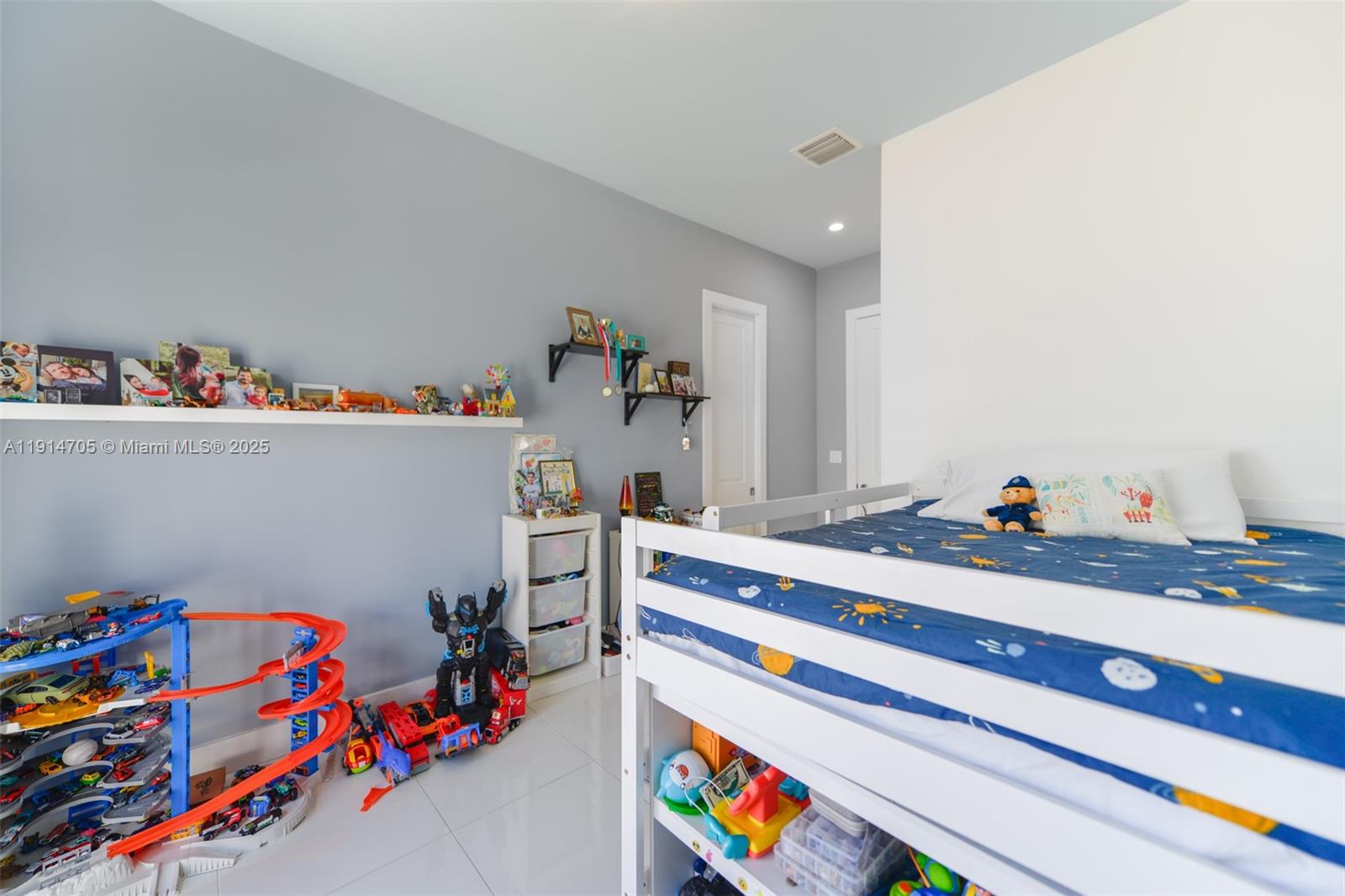 HIDEAWAY COVE CONDOMINIUM - Residential