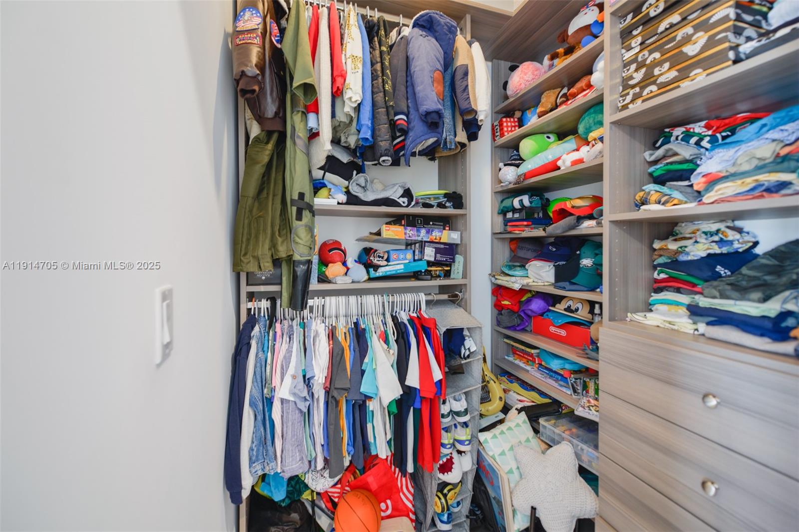 HIDEAWAY COVE CONDOMINIUM - Residential