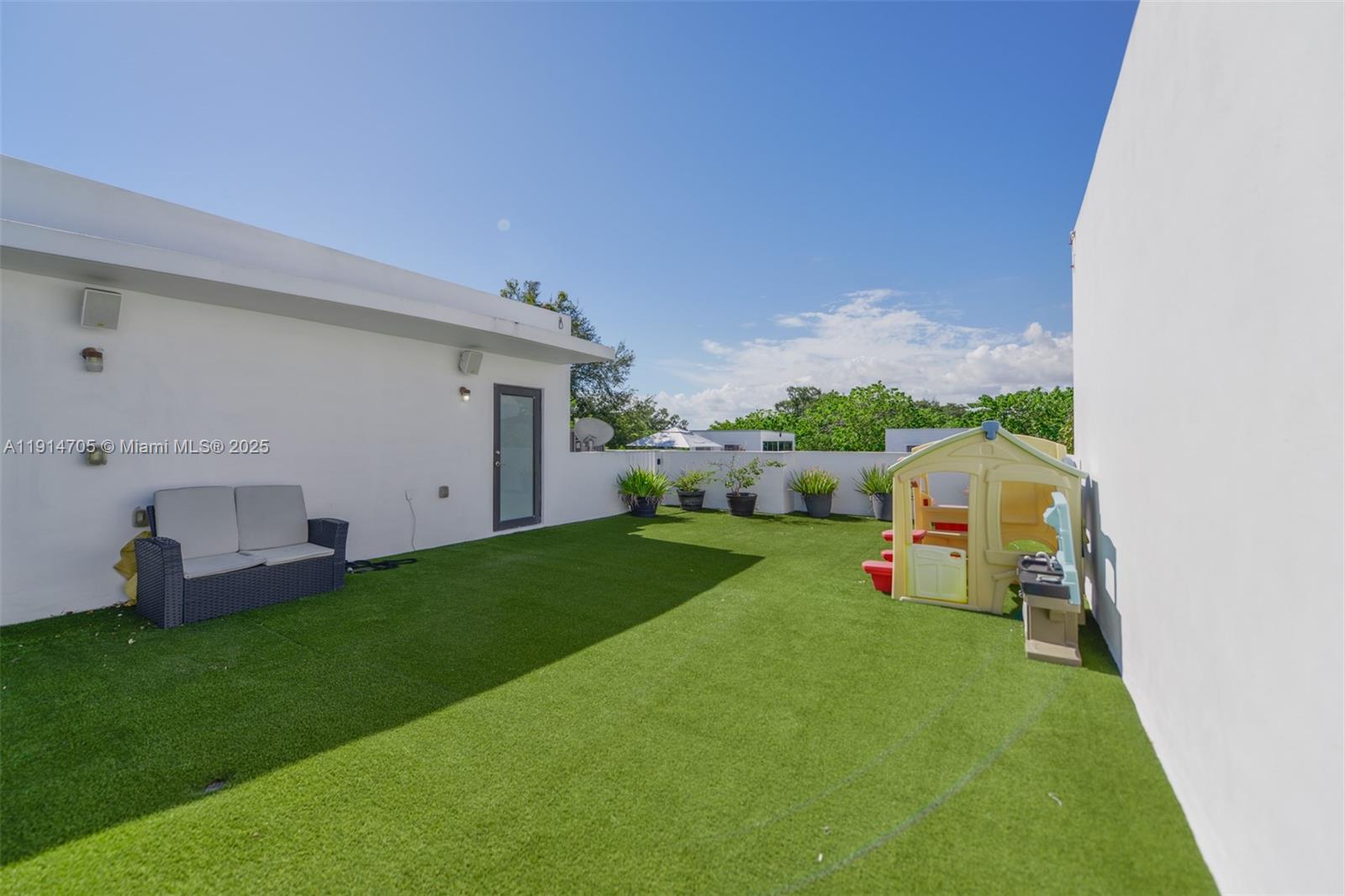 HIDEAWAY COVE CONDOMINIUM - Residential