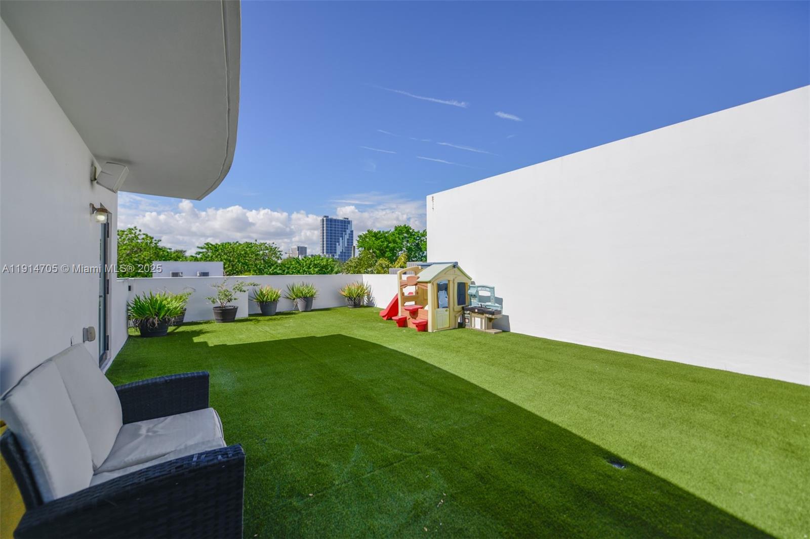 HIDEAWAY COVE CONDOMINIUM - Residential