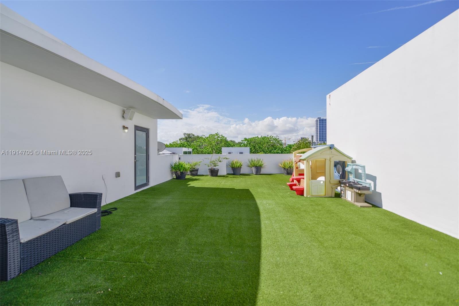 HIDEAWAY COVE CONDOMINIUM - Residential