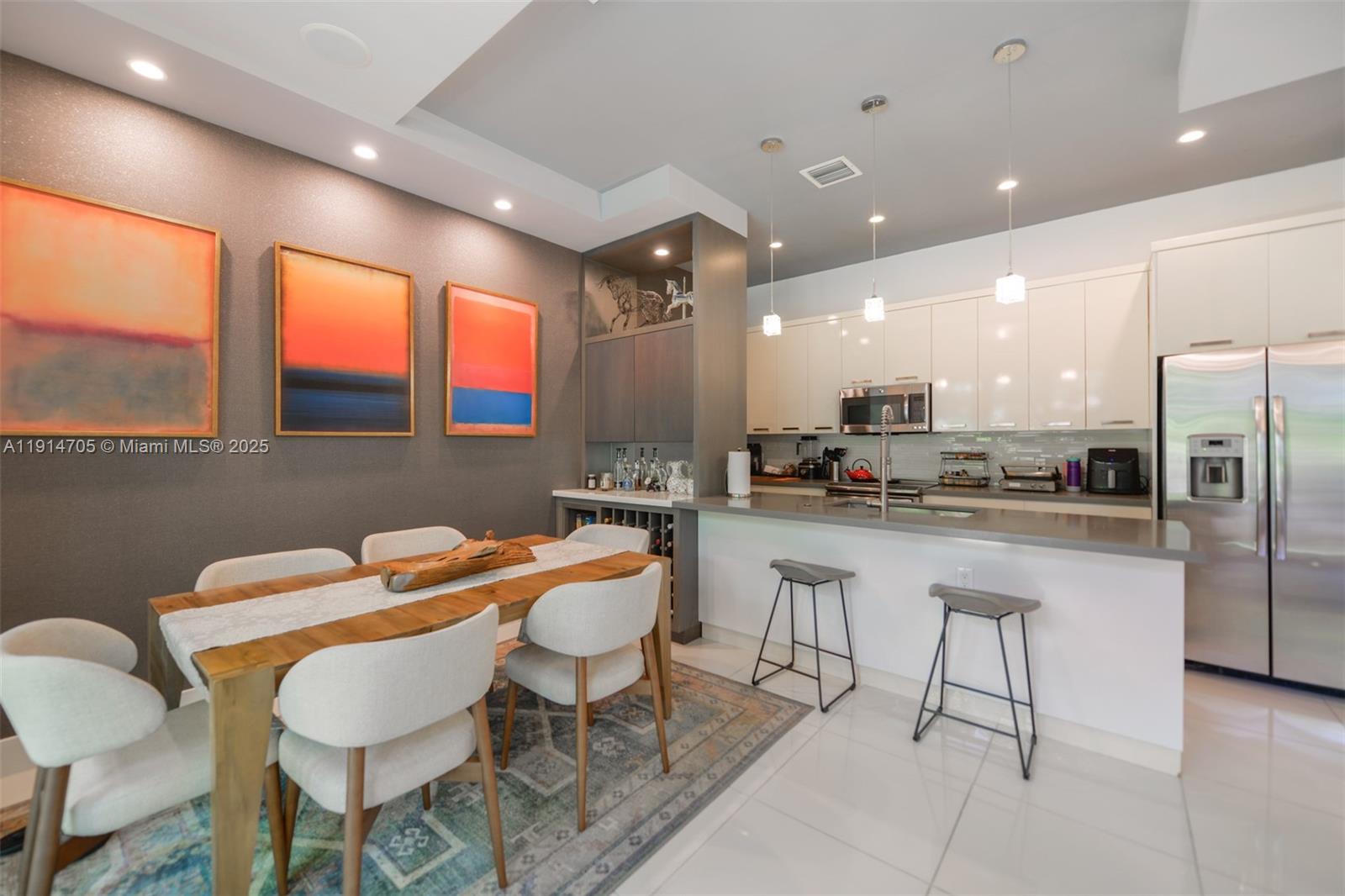 HIDEAWAY COVE CONDOMINIUM - Residential