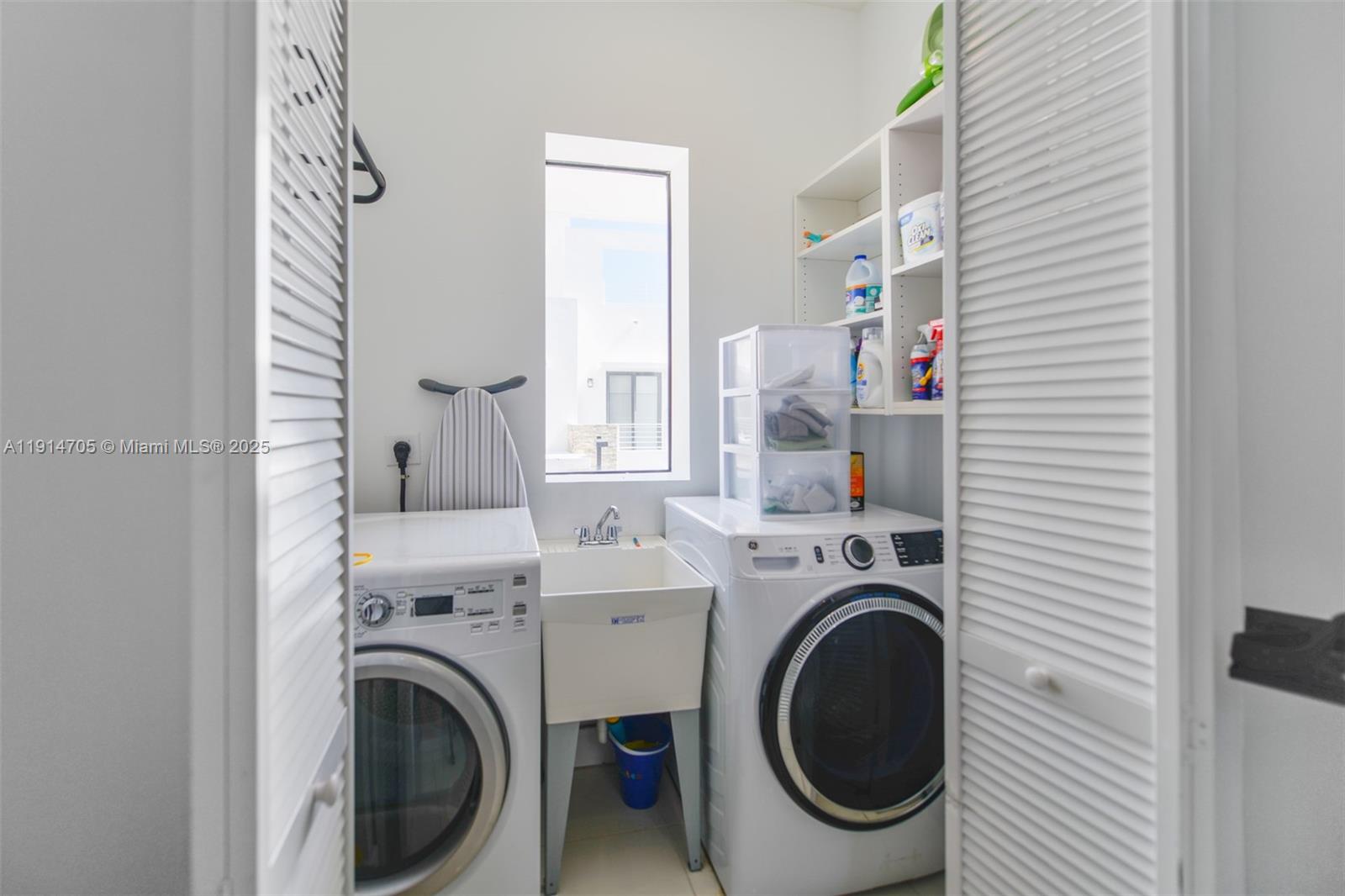 HIDEAWAY COVE CONDOMINIUM - Residential