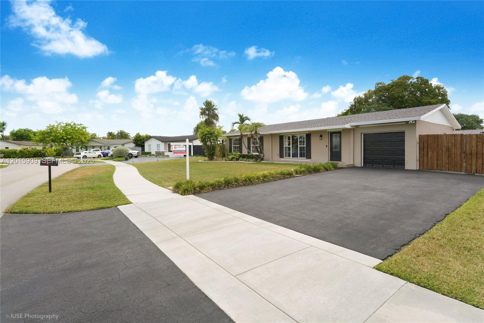 DEVON-AIRE ESTATES SEC 3 - Residential