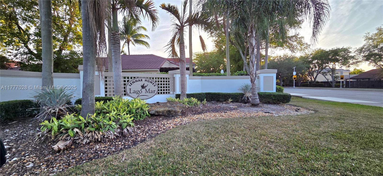 Rental Property at 15717 Sw 80th Ln, Miami, Broward County, Florida - Bedrooms: 3 
Bathrooms: 2  - $3,700 MO.