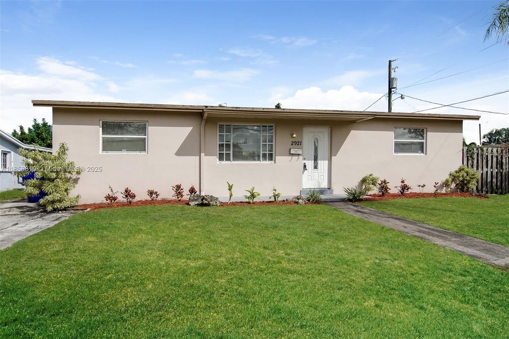 Photo of 2921 N 74th Ave, Hollywood, FL 33024 (MLS # A11858810)