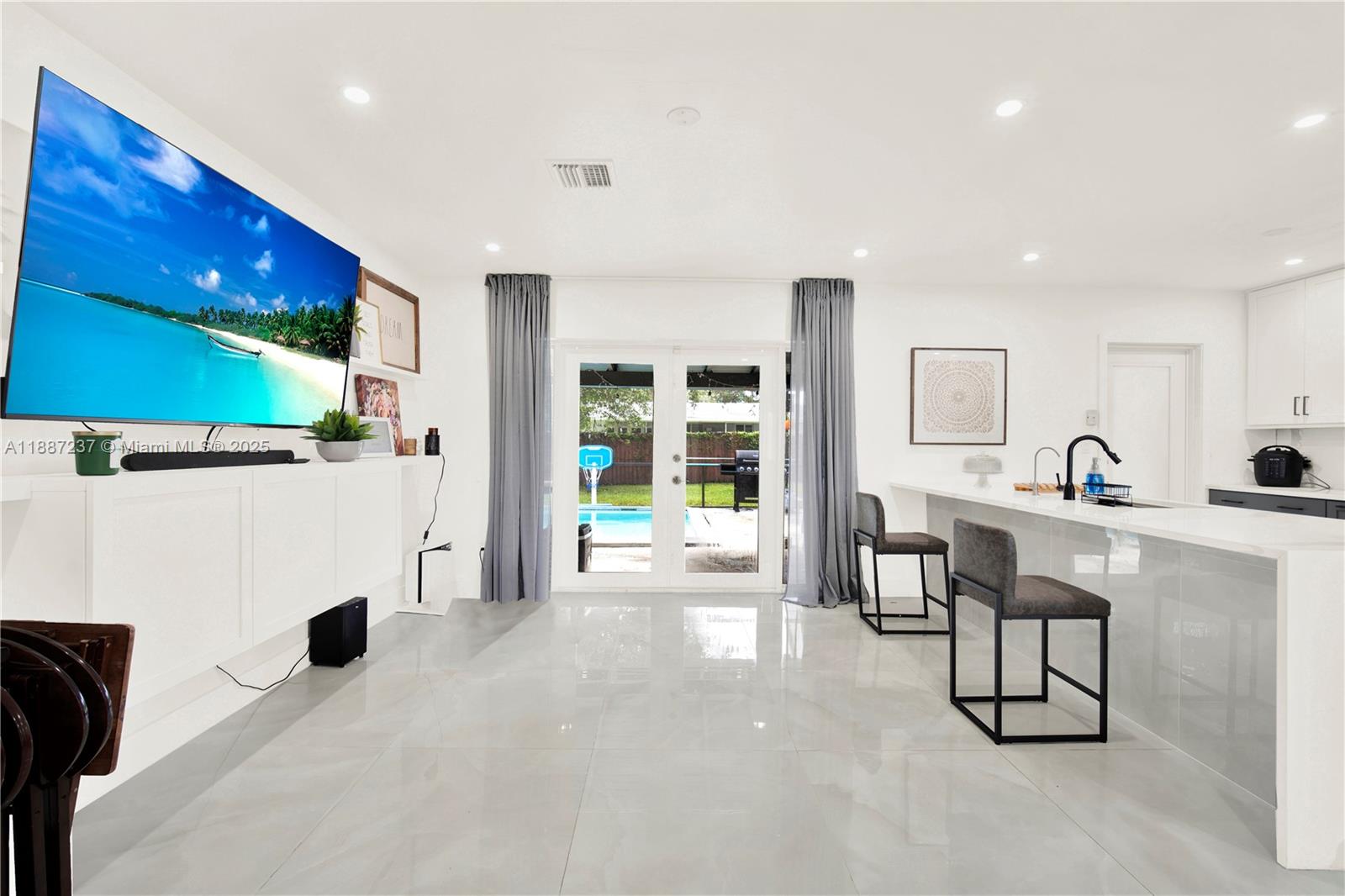 CUTLER RIDGE PINES - Residential