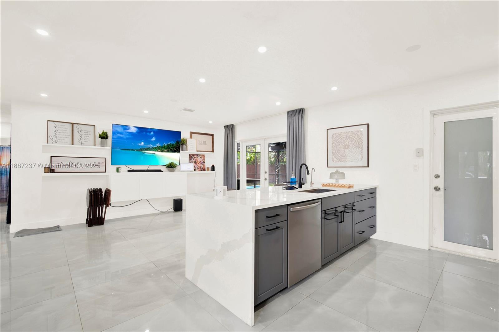 CUTLER RIDGE PINES - Residential