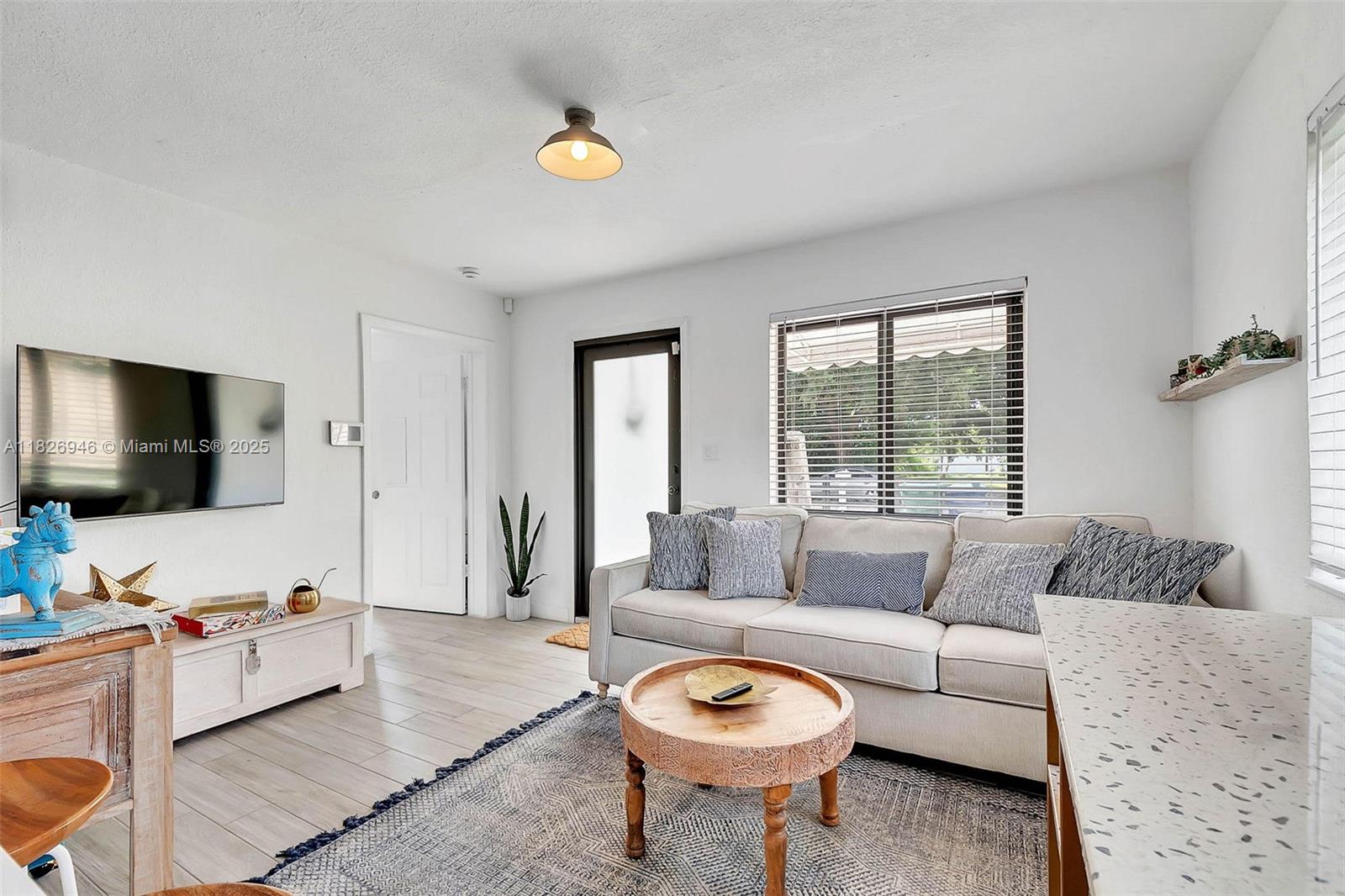 595 NW 101st St, Miami, FL, 33150/$470,000 3 595 NW 101st St