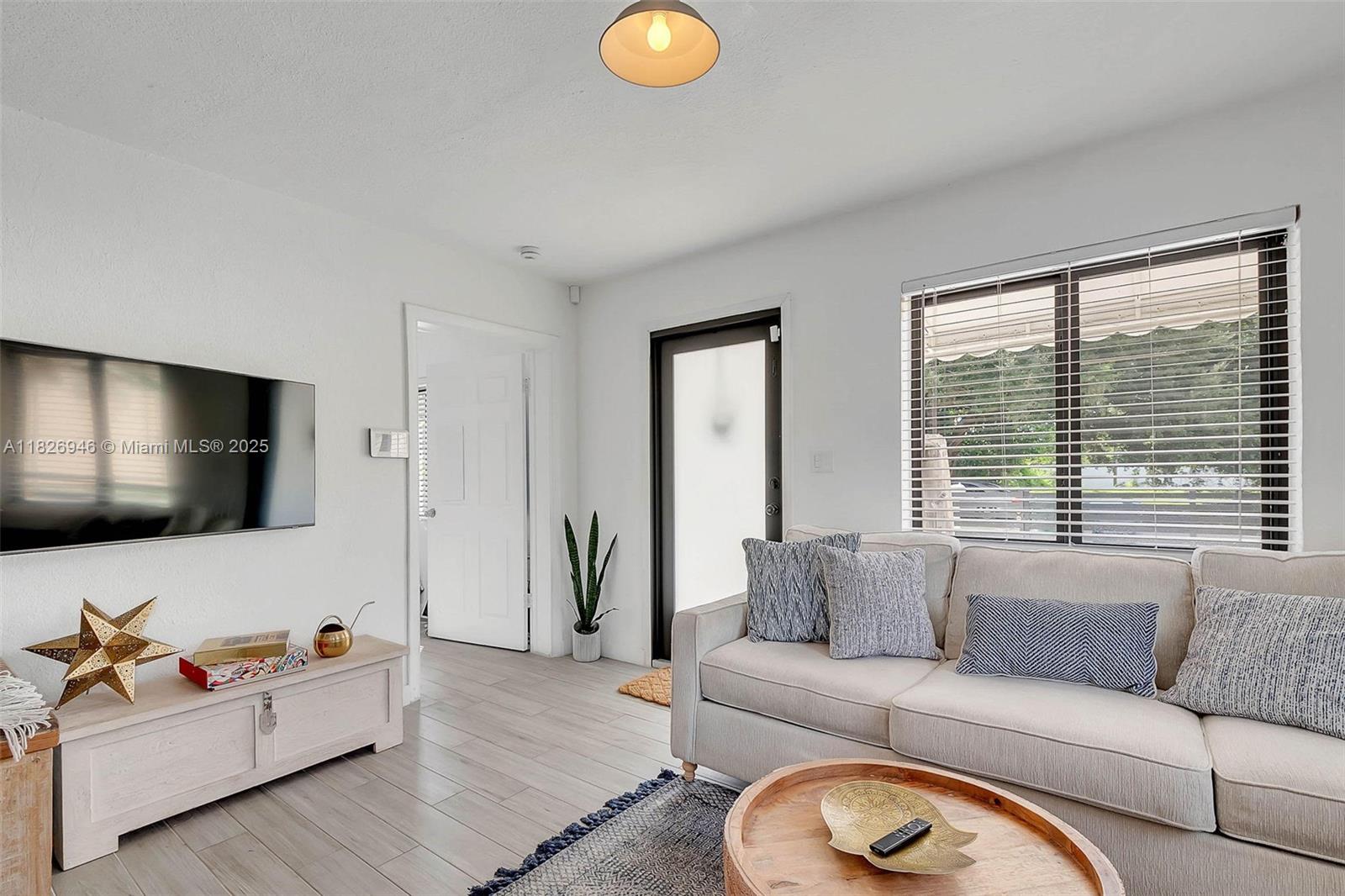 595 NW 101st St, Miami, FL, 33150/$470,000 4 595 NW 101st St
