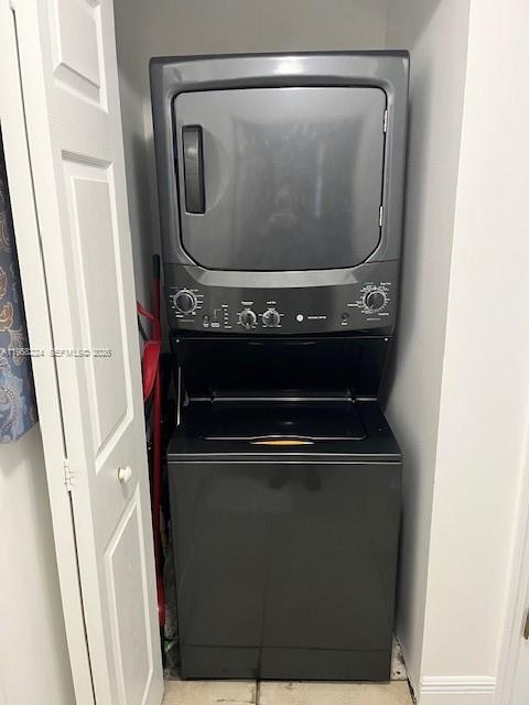 HOLLYWOOD STATION RES CON - Residential