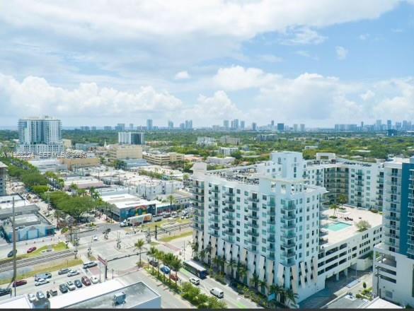 HOLLYWOOD STATION RES CON - Residential