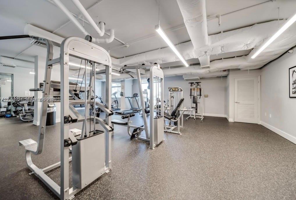 HOLLYWOOD STATION RES CON - Residential