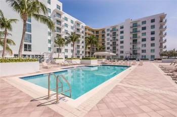 HOLLYWOOD STATION RES CON - Residential