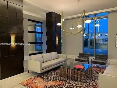 HOLLYWOOD STATION RES CON - Residential