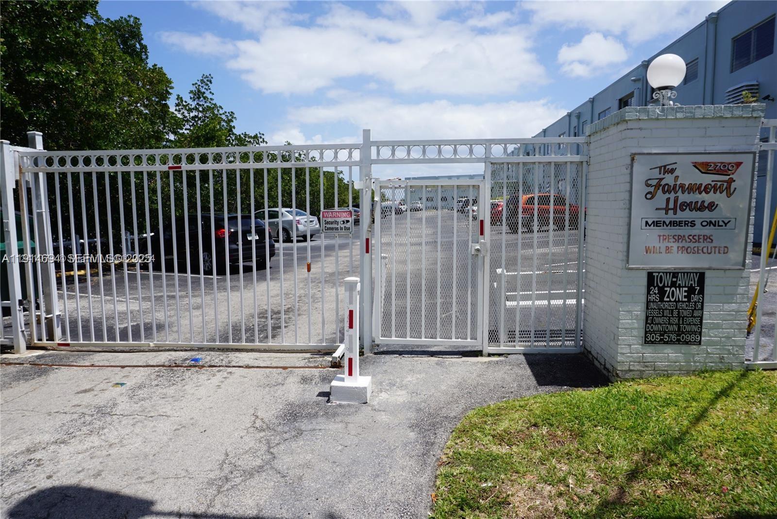 FAIRMONT HOUSE - Residential