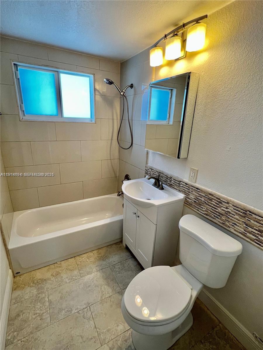 FAIRMONT HOUSE - Residential