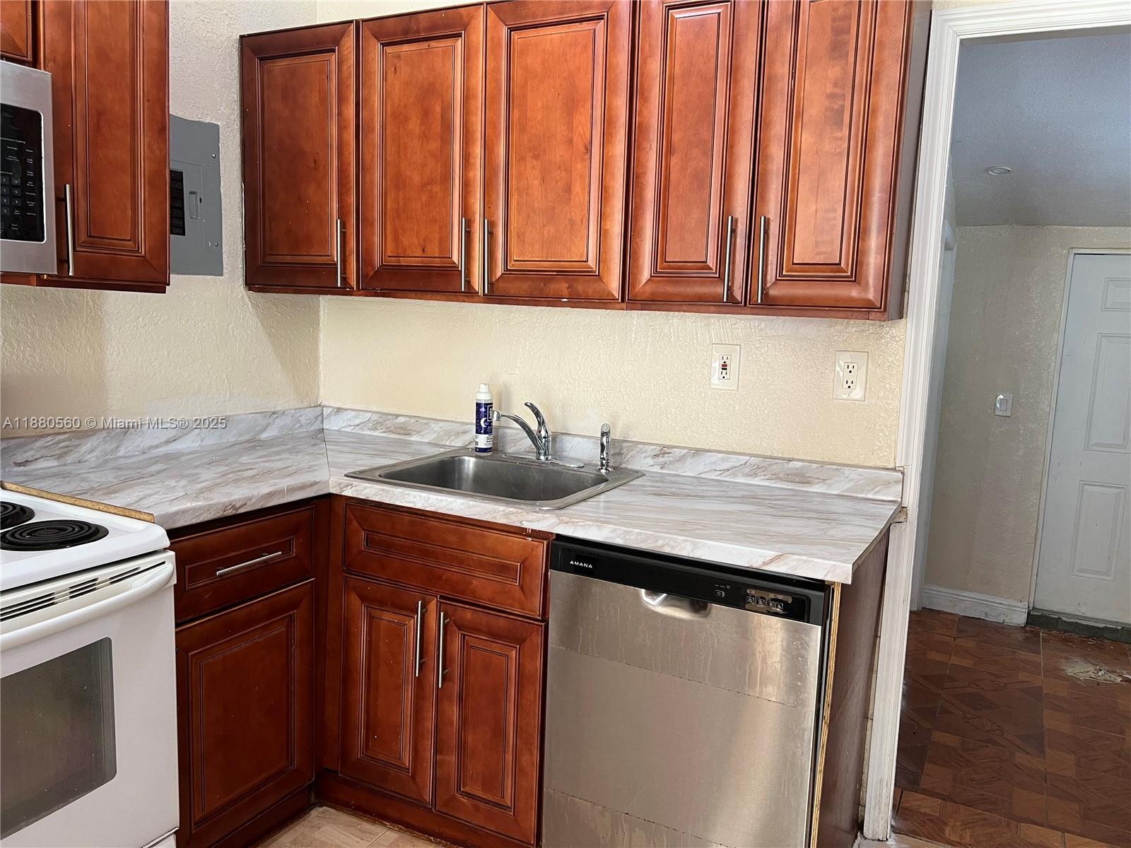 SUNRISE HEIGHTS - Residential Lease