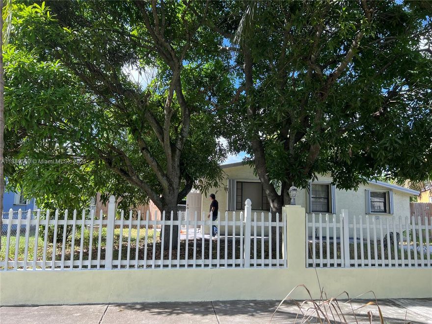 PRICE REDUCED!!!!!Fantastic house with a huge front and backyard. New microwave and refrigerator 
. Freshly painted and ready to move in. . Available for RENT. 3 BED 2 BATHS. Located on a quiet residential street. Dogs welcomed. Great backyard for entertainment. Great mango trees in backyard.  Easy to show. Lockbox