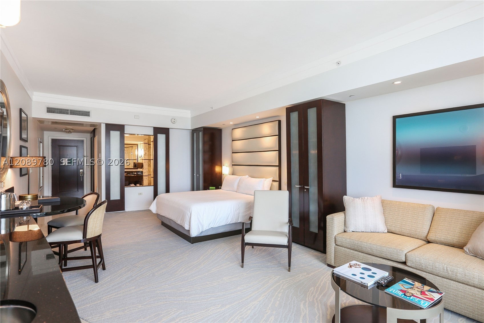 4391 Collins Ave 605
