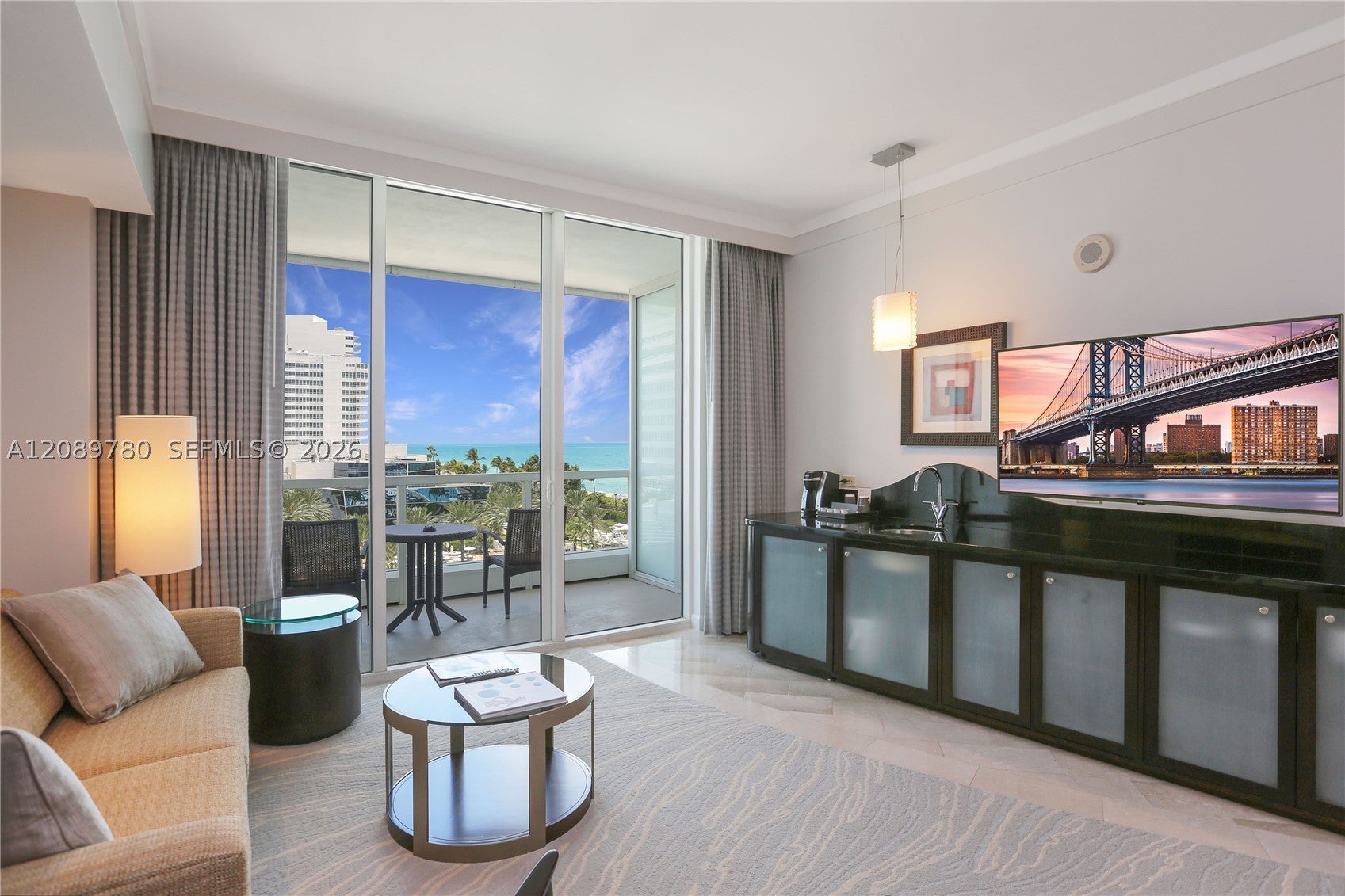 4391 Collins Ave 605