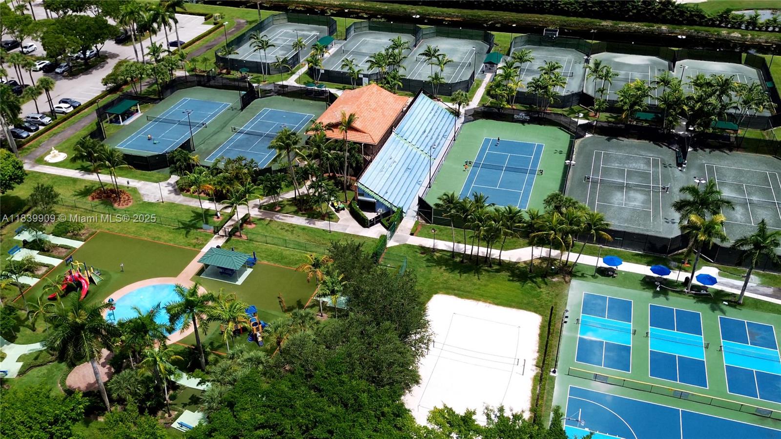 DORAL SANDS - Residential