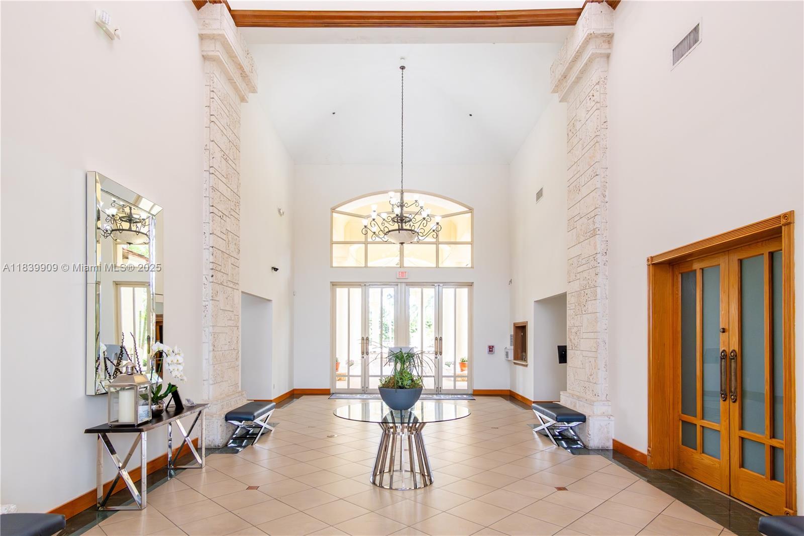 DORAL SANDS - Residential