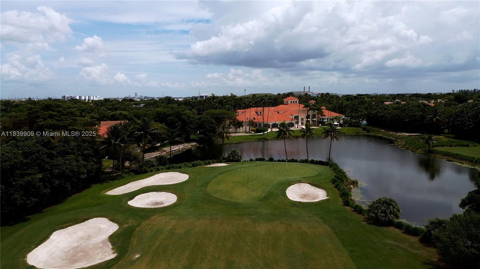 DORAL SANDS - Residential