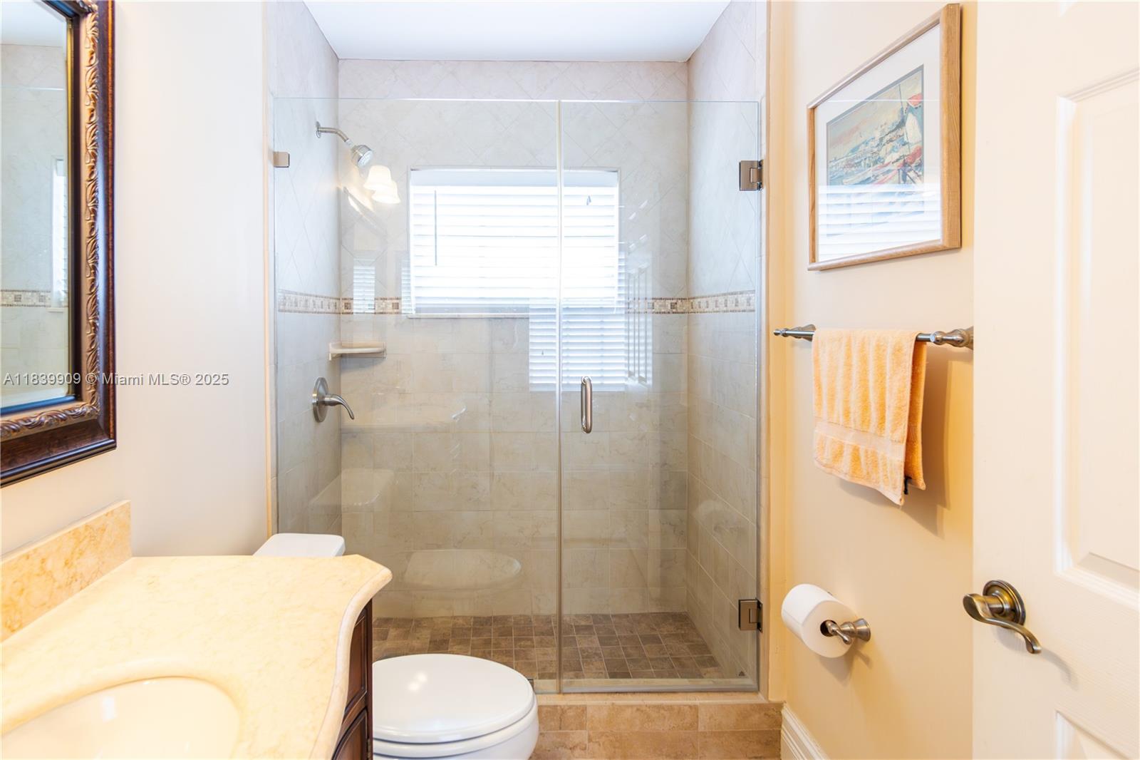 DORAL SANDS - Residential