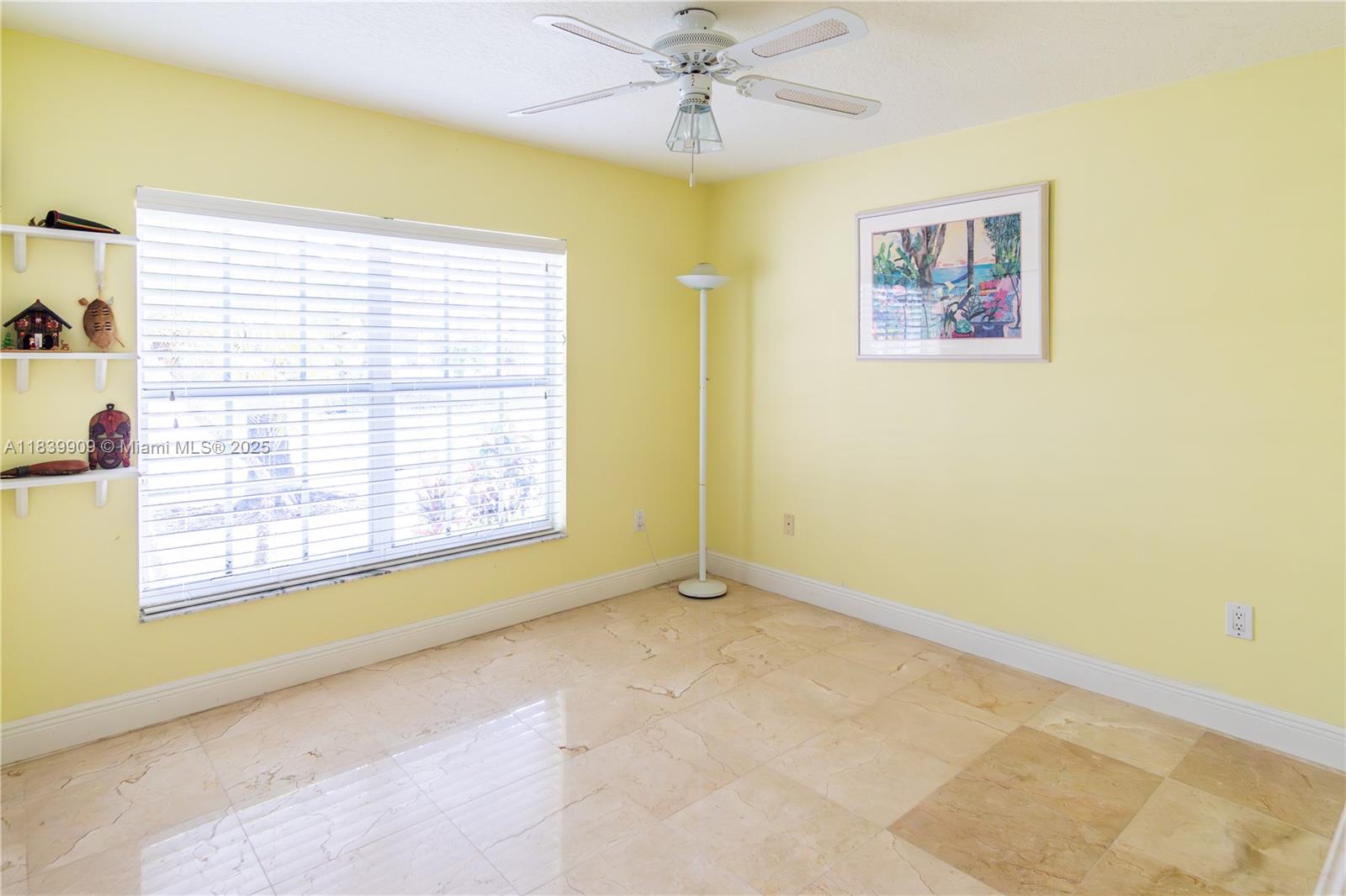 DORAL SANDS - Residential