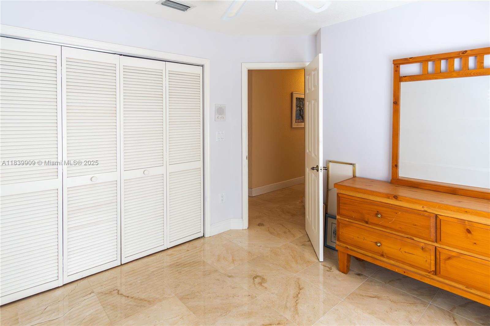 DORAL SANDS - Residential