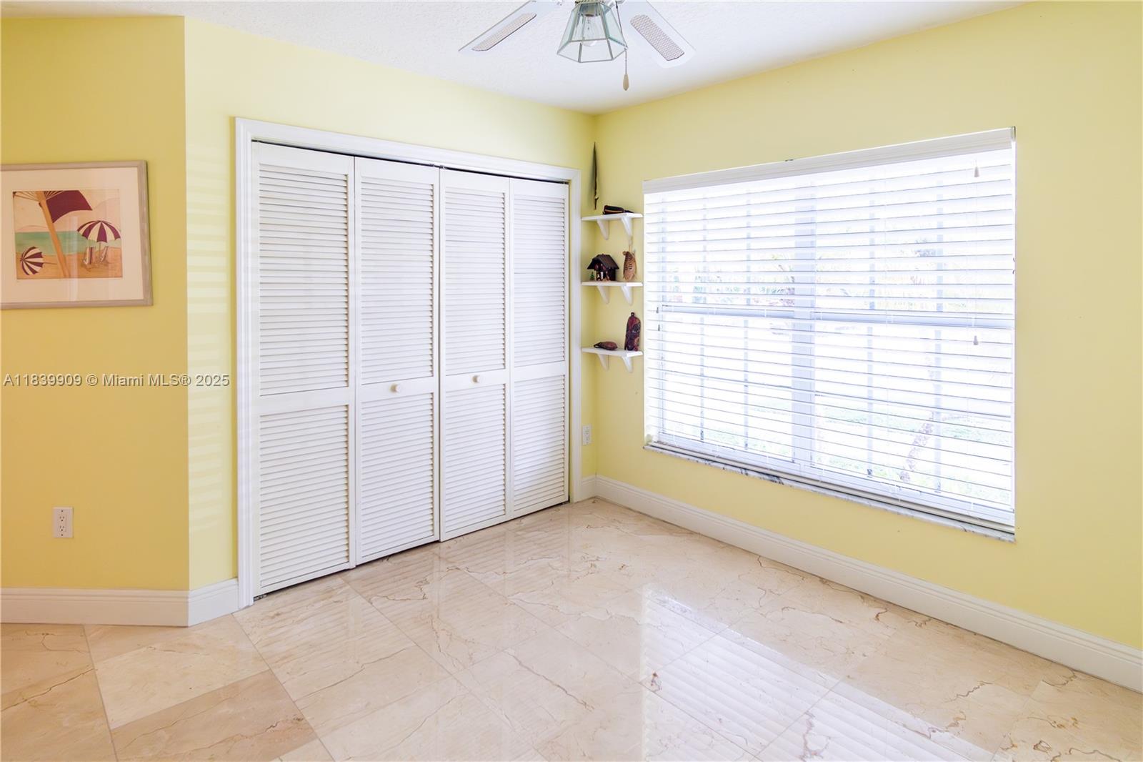 DORAL SANDS - Residential