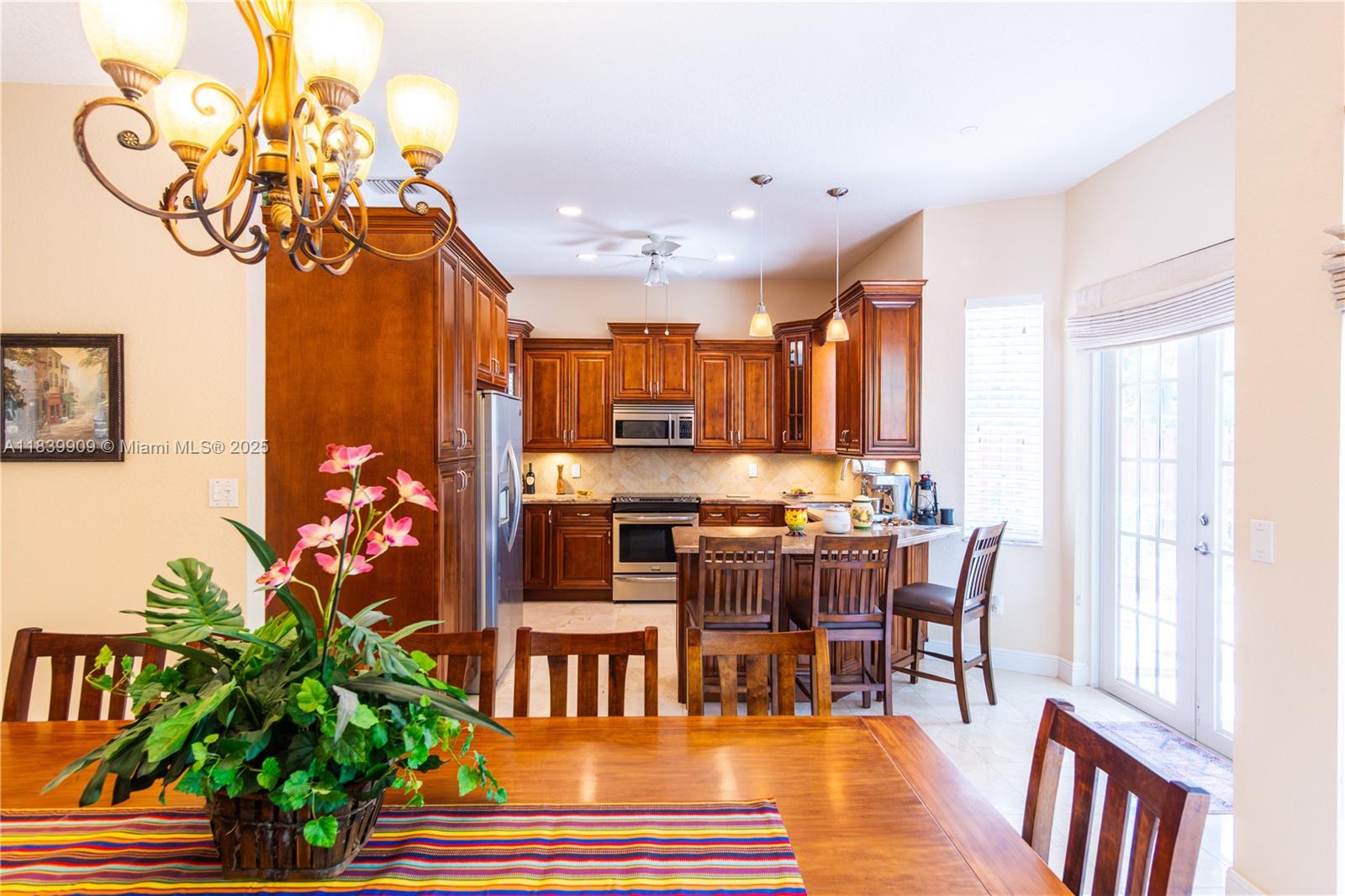 DORAL SANDS - Residential